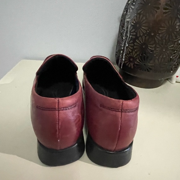 Rockport Women's Dark Red Loafers - Picture 5 of 7
